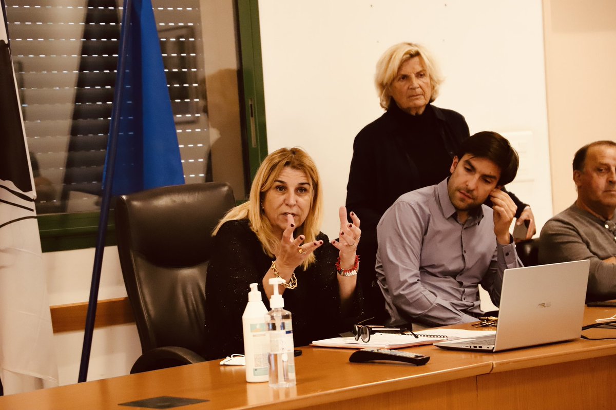 CitaDiLisula's tweet photo. 𝘼𝙩𝙚𝙡𝙞𝙚𝙧𝙨 𝙃𝙤𝙧𝙨 𝙡𝙚𝙨 𝙈𝙪𝙧𝙨
🔍 9 étudiants (@ensaNantes et #PaoliTech) étaient en immersion dans la ville afin de travailler sur un diagnostic urbanistique de redynamisation de la ville. Retour sur la table ronde 👉 https://t.co/WkIrufWs0r https://t.co/jKd4F3g4DG