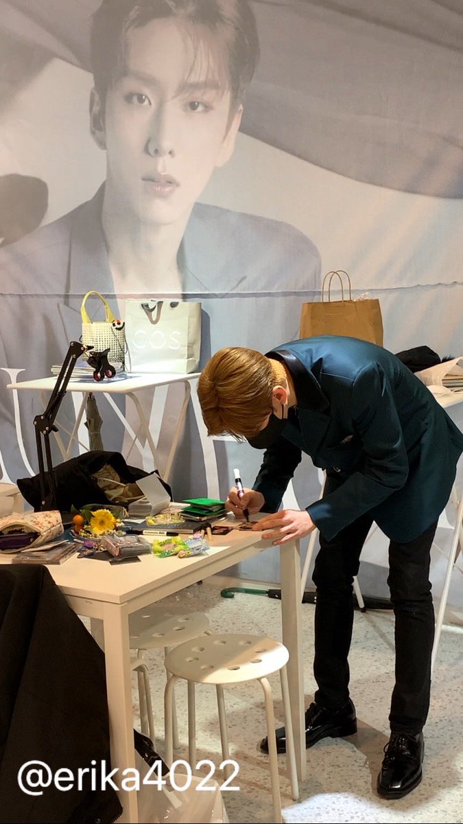 erika4022's tweet photo. 기현이가 내 탑로더 봐준거 레전드임,,
,,,미치겠다,,
햄멘,,, https://t.co/SeumaKYnNy