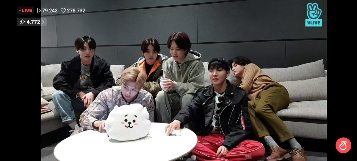 gzoogi's tweet photo. ini Jungkook banyak amat dah🫠 https://t.co/vfdDwUs2t4