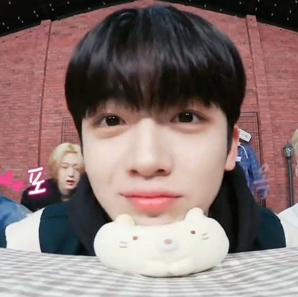yohanlqs's tweet photo. puppy eyes 🥺 https://t.co/GFHGX0Qo9O