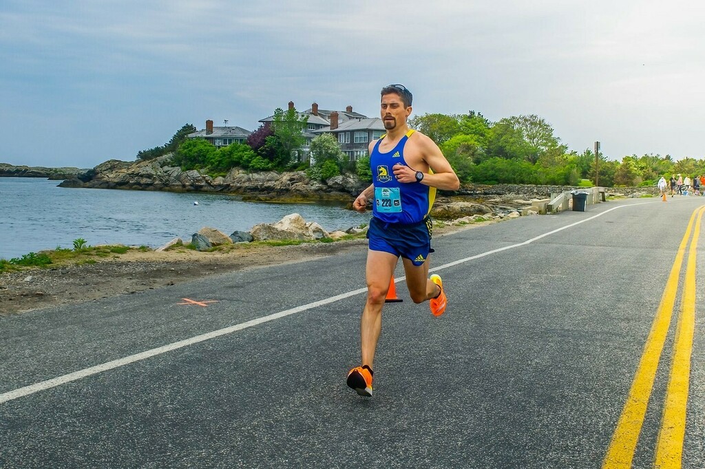 RaceTheRhode's tweet photo. The 2022 Newport Rhode Race is FOUR weeks from today.  This award winning course features a full marathon, half, 5k and Beach Mile, all starting from beautiful Easton's Beach.  Join us as we dash through the Daffodils on April 16 in Newport, RI.⁠
⁠
W… https://t.co/eRZ0L7pPeX https://t.co/yVl0WrhqCV