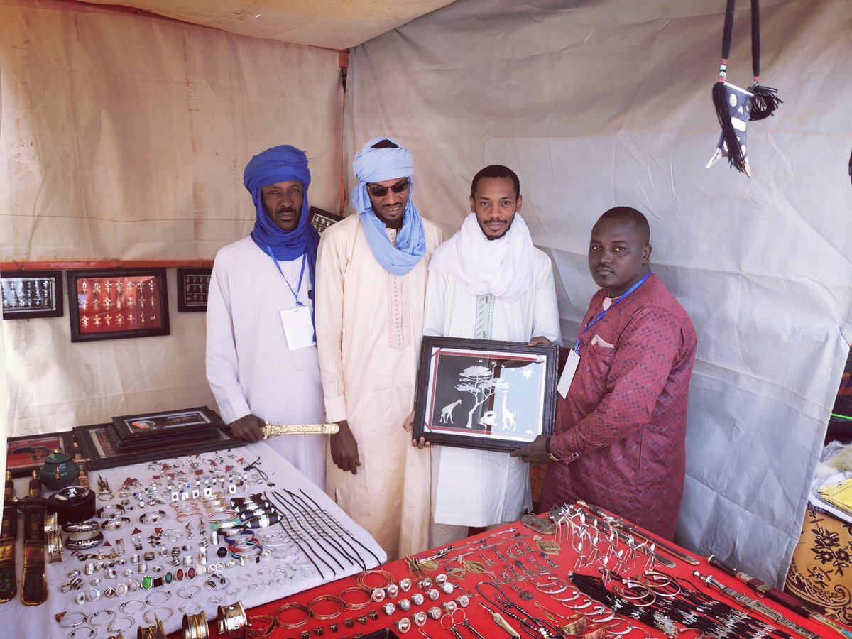 niger_digital's tweet photo. Les #artisans du projet AGAD'ART ont eu le plaisir de participer à la 2e édition de la #JobFair organisée dans la ville historique d'#Agadez.
Cette foire a été le parfait cadre d'échanges et de partage d'expérience.
@OIM_Niger #idee_bridge @Cipmen.
@AICSBurkina
@ItalyinNiger https://t.co/m9OEA9GqGe