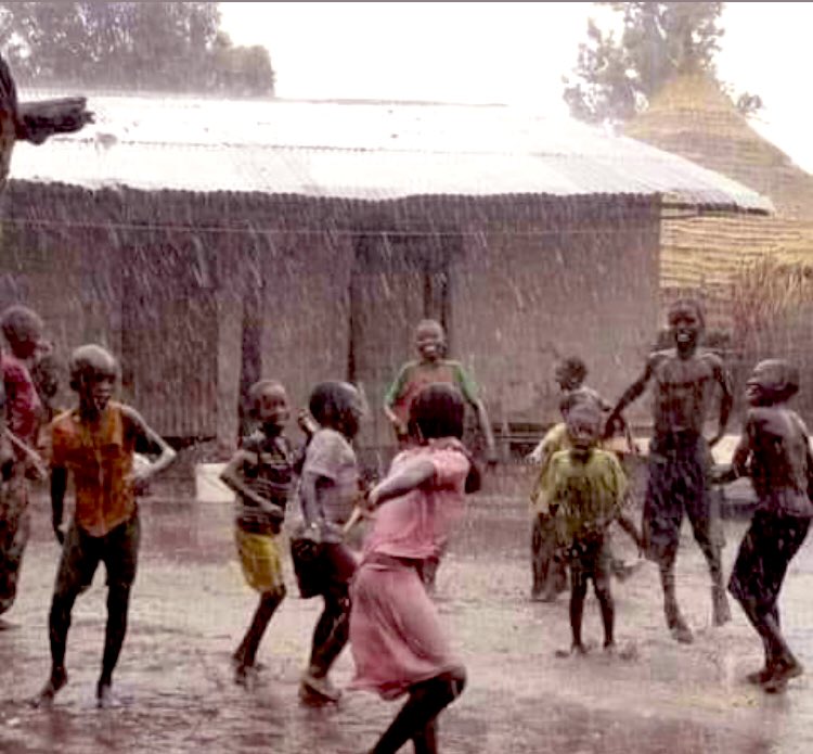 Dha_Prophecy's tweet photo. BSM🤦🏾(Before social media)tra~day fr play under rain being sweet but now😂...na weather for two🍆🍑 or under level 🧼🤌🏾🥺💦 https://t.co/sqcexeVzsv