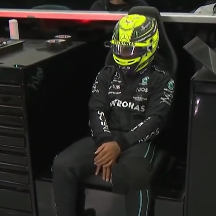 ThLadz's tweet photo. Hamilton realising he is behind Bottas and he can’t ask him to pass....   #F12022 #BahrainGP #TeamLH #F1IsBack #Formula1 #FormulaOne https://t.co/Czv61RWv4o