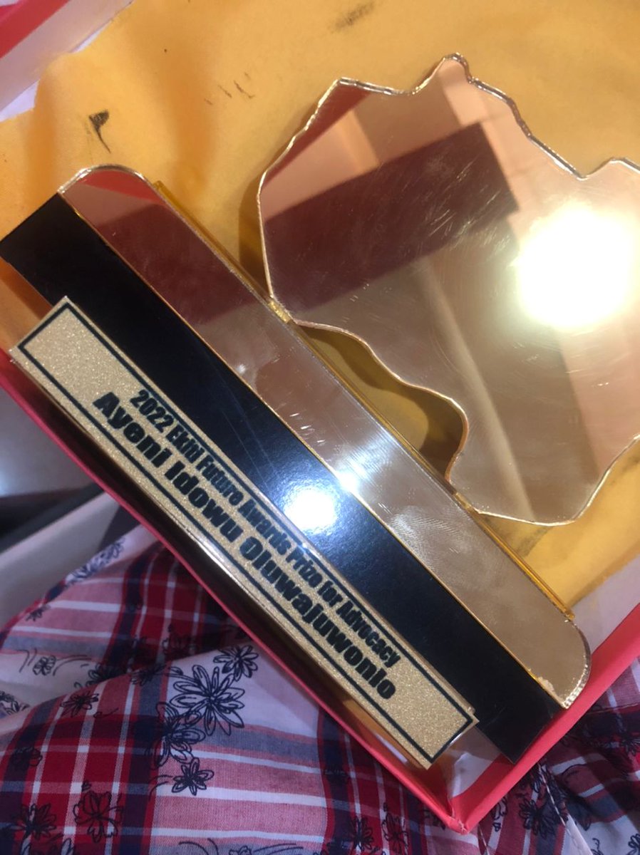 Hiidee_noble's tweet photo. Got this last week, I won't stop the gospel of Sickle Cell!, Thank you @theefusa for the honour.

Here’s to making even greater impact in 2022!, Cheers !!!🥂

And this is to greater feat to @AISC_foundation and as we do our best again next week in OMUO EKITI https://t.co/YMdqH9paTg
