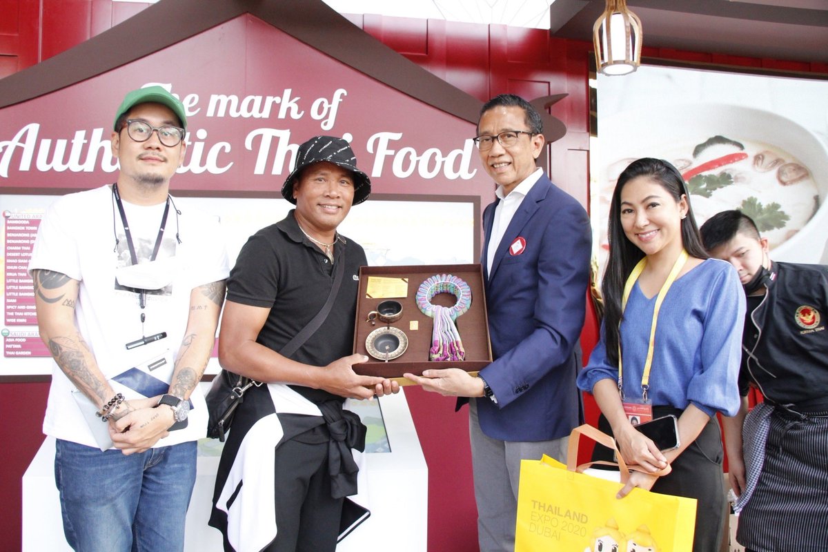 Thank you, Mike Pirompron @mike_pirompron, a famous Thai country singer who came to visit the Thailand Pavilion yesterday! And today, Mike will join to cook a special menu for all visitors, starts from 5 PM today at Thailand Pavilion! See you! 🇹🇭#expo2020dubaithailand