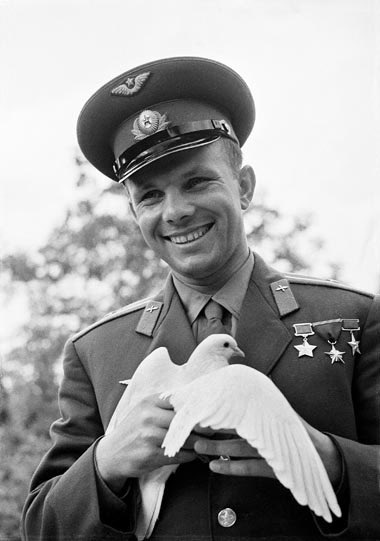 scrymnstrs's tweet image. “Orbiting Earth in the spaceship, I saw how beautiful our planet is. People, let us preserve and increase this beauty, not destroy it!”

Yuri Gagarin