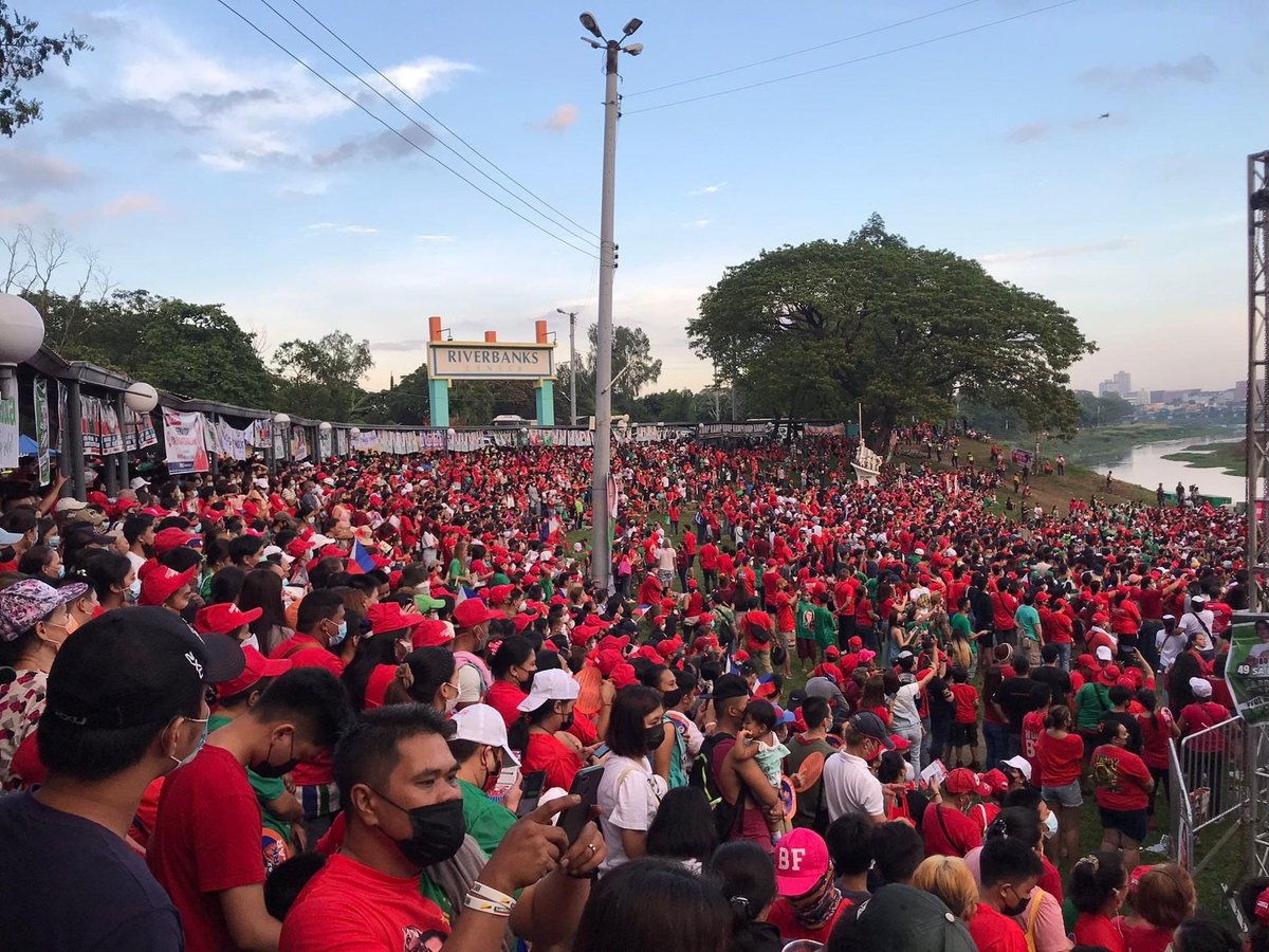 Ellie2947's tweet photo. LOOK: Presidential candidate Bongbong Marcos holds campaign rally at the Marikina Riverbanks https://t.co/Vnxhqihbe4