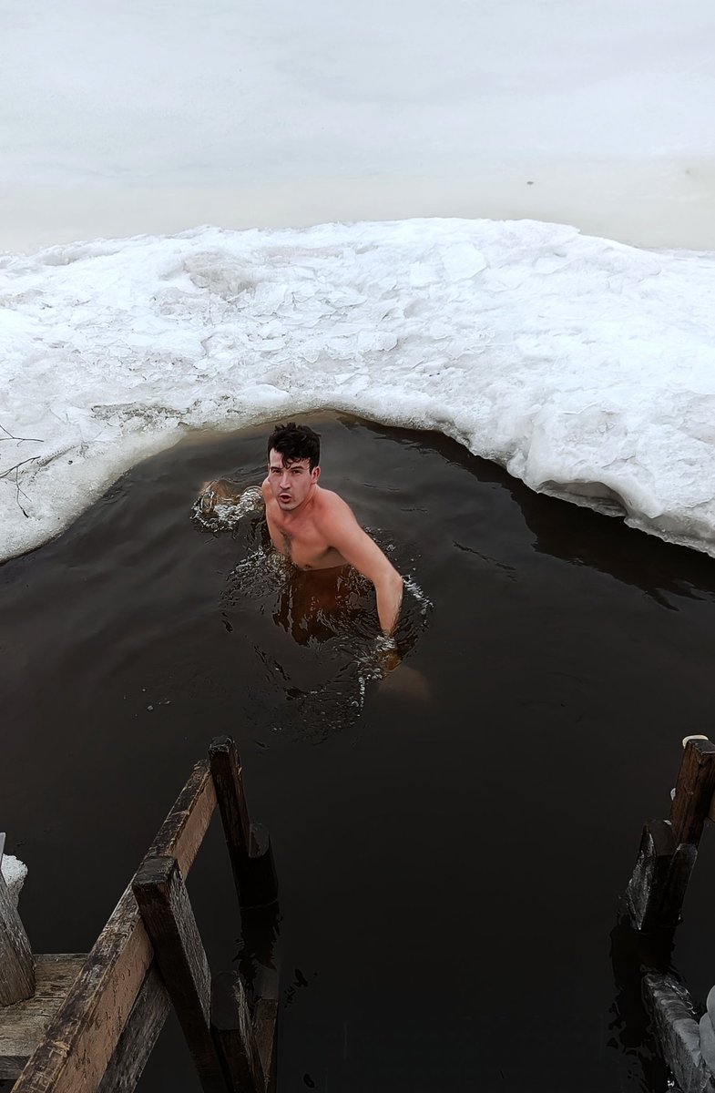 jclandoni's tweet photo. It's spring 🌞 we can swim again! 🧖‍♂️🧊

(it's great, don't trust my face or common sense)

#SompaSauna #Sauna #IceSwimming #Helsinki #Finland https://t.co/bL3XFCbTNt