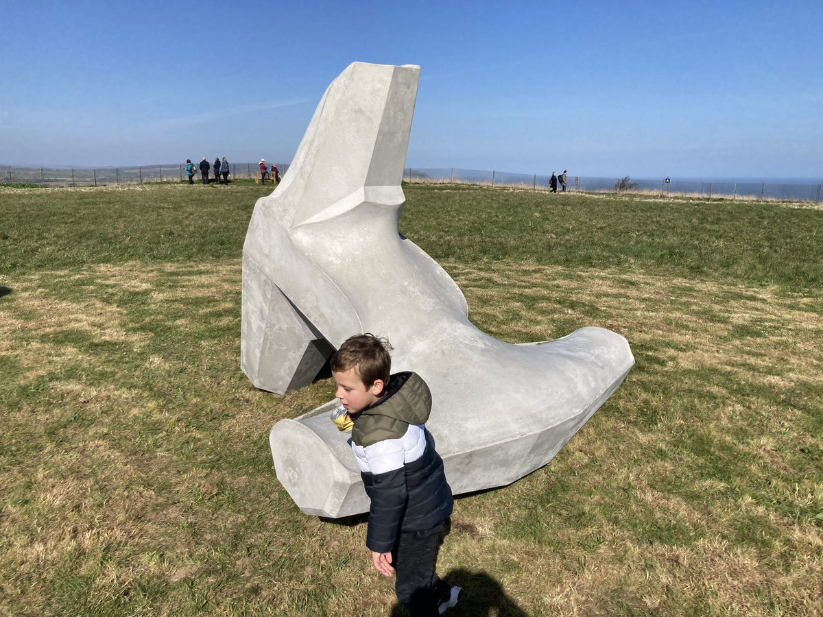 Great to see local families engaging with the new #ryangander sculpture at @EH_Scarborough this morning as part of the <a href="/Invisible_Dust/">Invisible Dust</a> #wildeye project #wildeyenature