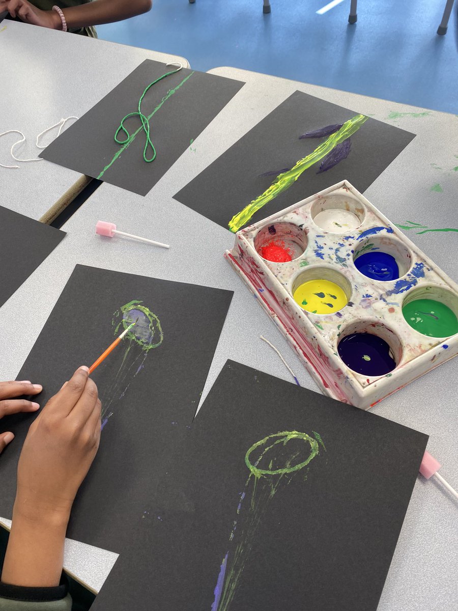 KhpaMissHall's tweet photo. Saturday school are creating flowers from string! @KingsHeathPri https://t.co/v0QwGDCvVX