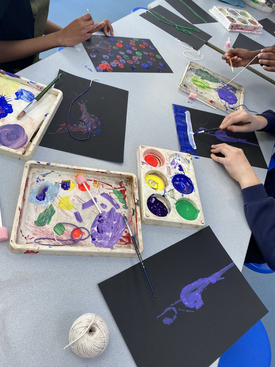 KhpaMissHall's tweet photo. Saturday school are creating flowers from string! @KingsHeathPri https://t.co/v0QwGDCvVX