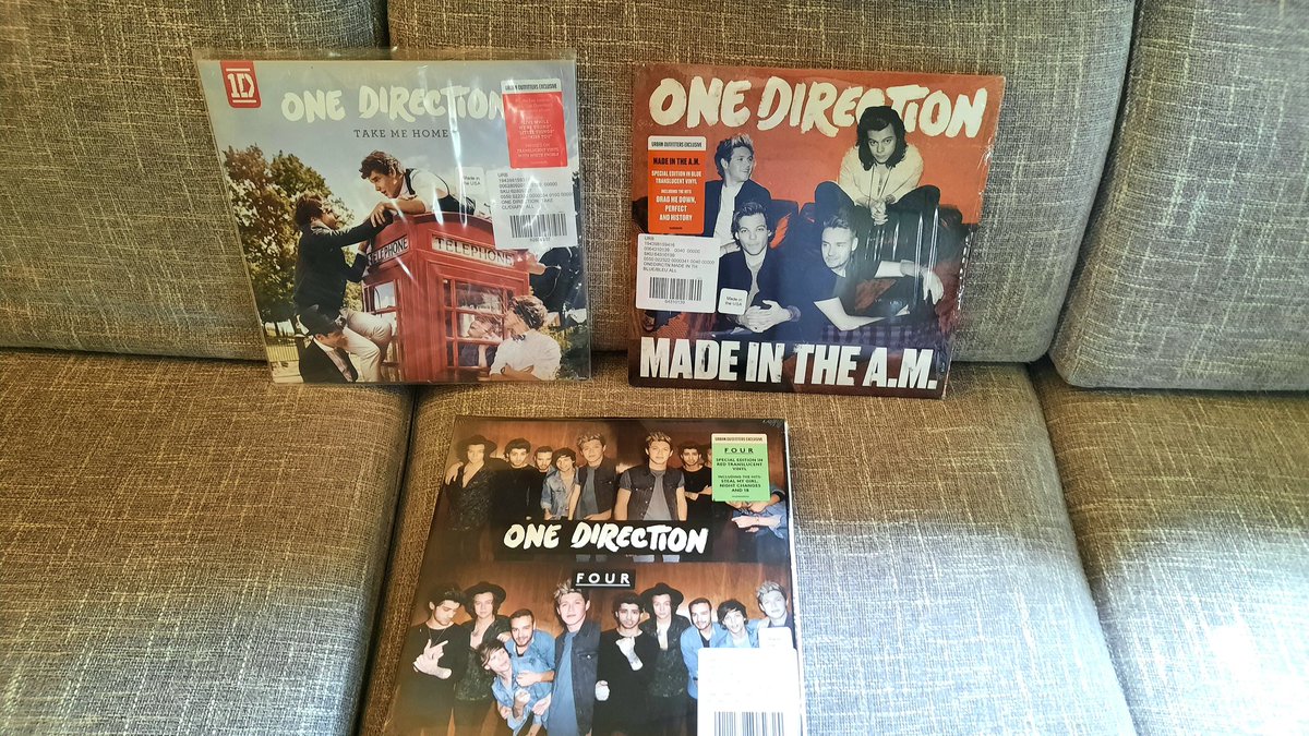 Gemgthe1's tweet photo. Guess what ? My obsession is showing..😶 
They all arrived this week.. Now, I'm gonna bath my house with 1D musics til hubby can't take it !😬🤪😅
Have to test the vinyls,right? Not gonna let them stay on my sofa!

#OneDirection #OneDirectionLover #VinylsCollector
#IHeartVinyls https://t.co/hyBBGVKwEr