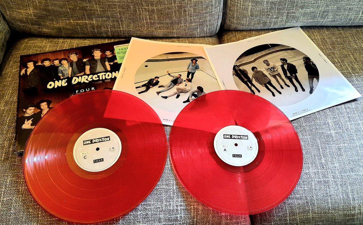 Gemgthe1's tweet photo. Guess what ? My obsession is showing..😶 
They all arrived this week.. Now, I'm gonna bath my house with 1D musics til hubby can't take it !😬🤪😅
Have to test the vinyls,right? Not gonna let them stay on my sofa!

#OneDirection #OneDirectionLover #VinylsCollector
#IHeartVinyls https://t.co/hyBBGVKwEr