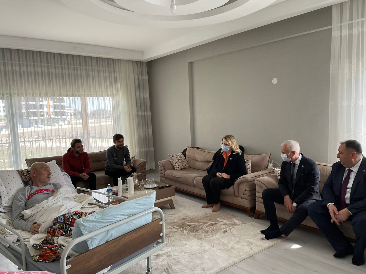 korayaydintr's tweet photo. Afyonkarahisar programı öncesinde, bir süredir tedavi gören Kurucu İl Başkanımız Erdal Gümüş Beyi, 
İl Başkanımız Muhammet Mısırlıoğlu Bey ve arkadaşlarımızla ziyaret ettik.
Geçmiş olsun dileklerimizi ilettik.
Yüce Allah,
Erdal Başkanımıza Şafi ismi şerifiyle acil şifalar versin. https://t.co/1NEiZLfXcU