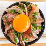 ブリを漬け込むだけ!箸が止まらない「ブリのネギポン丼」。