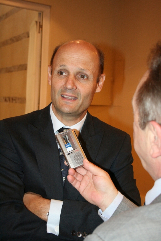 Hoy se cumplen 7 años de la partida de nuestro líder Carlos de Elias.
Aunque sigue pasando el tiempo lo tenemos presente en cada rincón de Congress y su sello sigue intacto.
A pesar de lo que lo extrañamos debemos hacer honor a lo que el diría: #VamosXmas