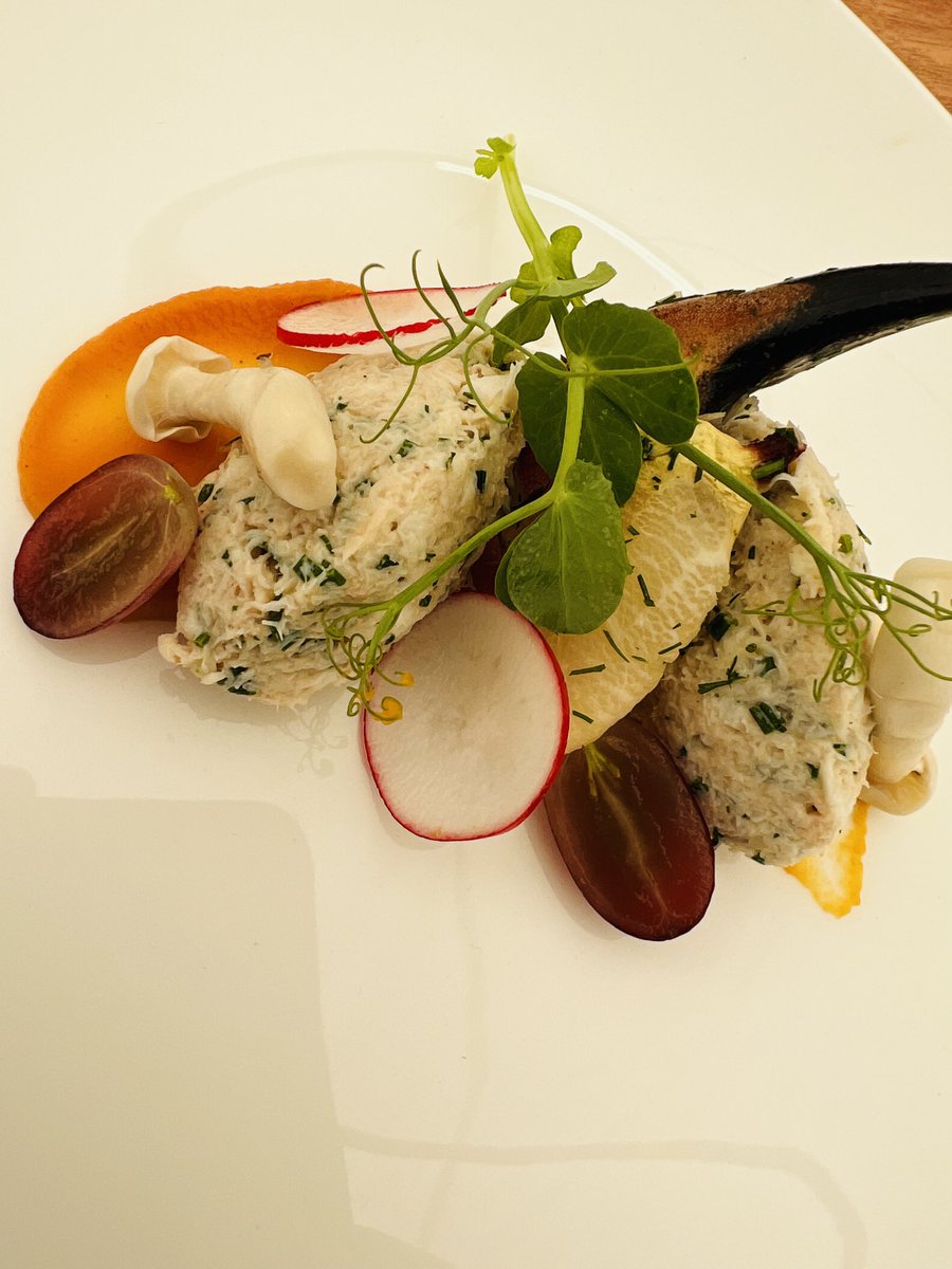 Leonard_fearon's tweet photo. Irish crab meat and claw  Marquee life for 1000+ #shouldertoshoulder @FitzersCatering ⁦@THP_IRL⁩ https://t.co/lD0dflREQm