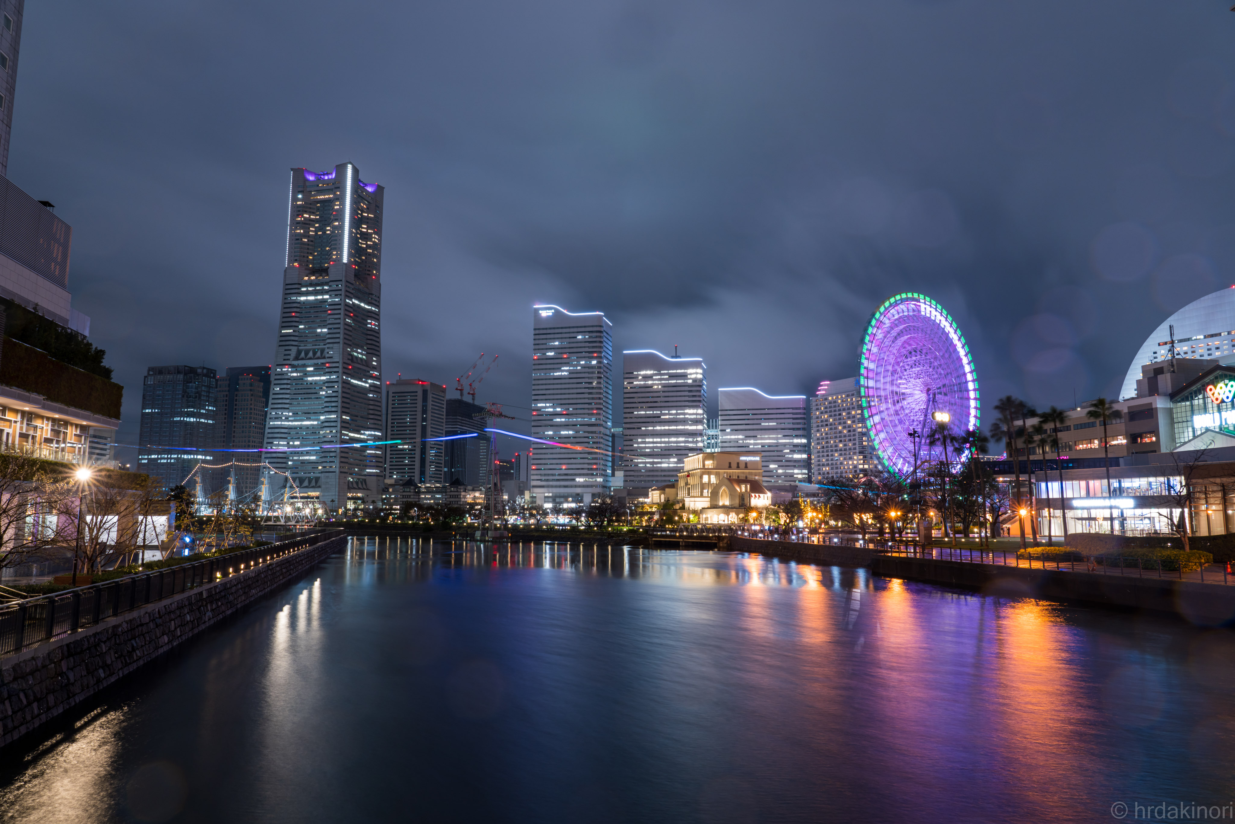 Twitter 上的 あきのり 雨だけど桜色ライトアップ 横浜 みなとみらい 夜景 T Co Ey0mt8bzki Twitter