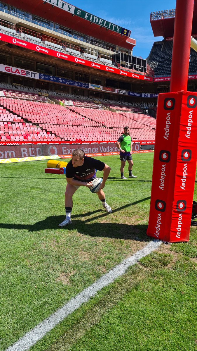 Munsterrugby's tweet photo. 📸 We've arrived at a hot Emirates Park for #LIOvMUN ☀️

There's no changes to the side with kick-off at 12pm Irish/2pm local.

Good to see the Munster support as always 🚩

#URC #SUAF 🔴 https://t.co/dpqyGsmKKB