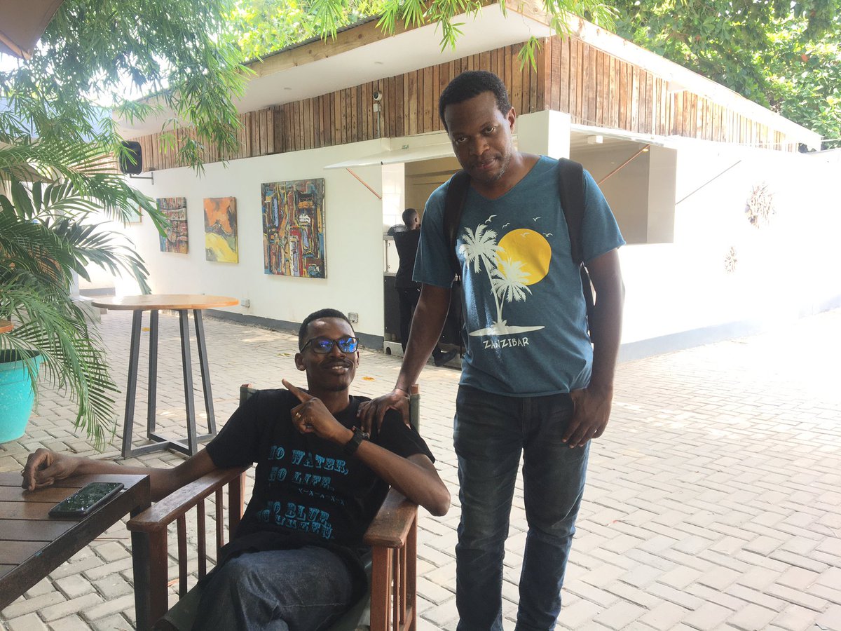 DadaConso's tweet photo. Ayoooh @fredynjeje is here too! 🎉🎉🎉🙌🏾🔥🔥🔥
#learnwithart
#climateartcafetz https://t.co/3tLNKPyx78