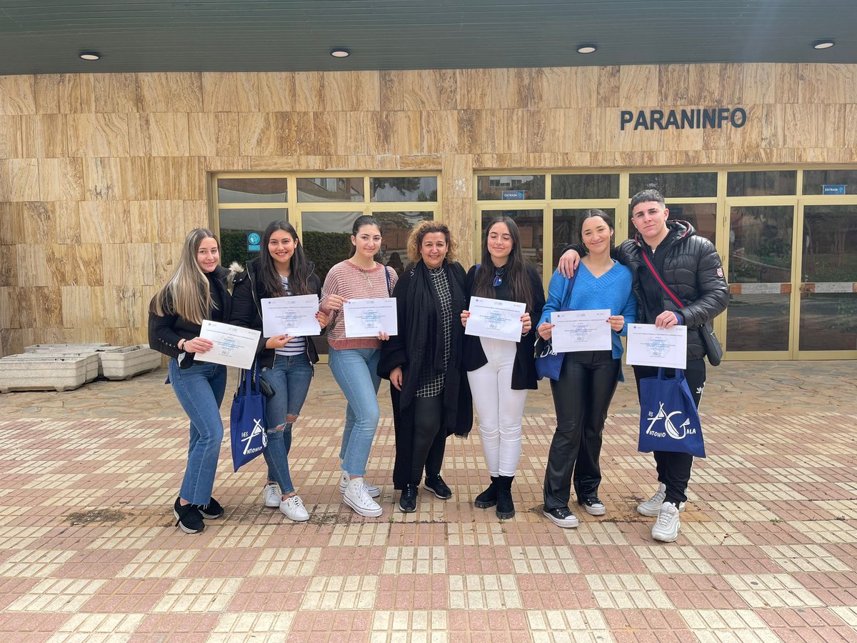 IesAGala's tweet photo. Hoy en la UMA… olimpiadas de economía con nuestros alumnos de 2º de bachillerato 🍀 https://t.co/fgUGYncFLt