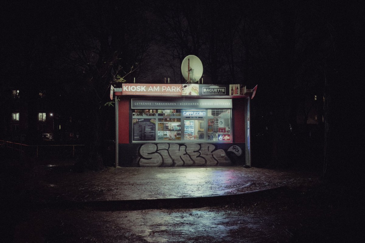 MarcPeskoller's tweet photo. A small breakdown of how we have captured most of our Kiosks 📸

Since we shot the Kiosks mainly at night, we had to take some over- and underexposed photos. These photos were stitched together in Photoshop to recover important details that make our Kiosks so unique ✨ https://t.co/mXz9RpAeC8