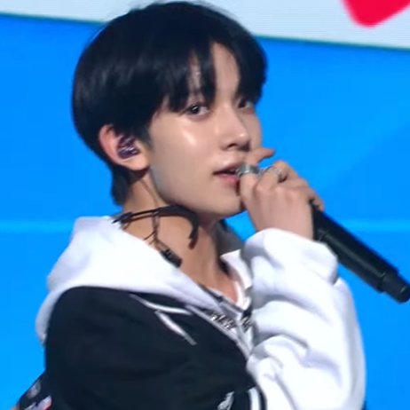 all eyes on you #heeseung