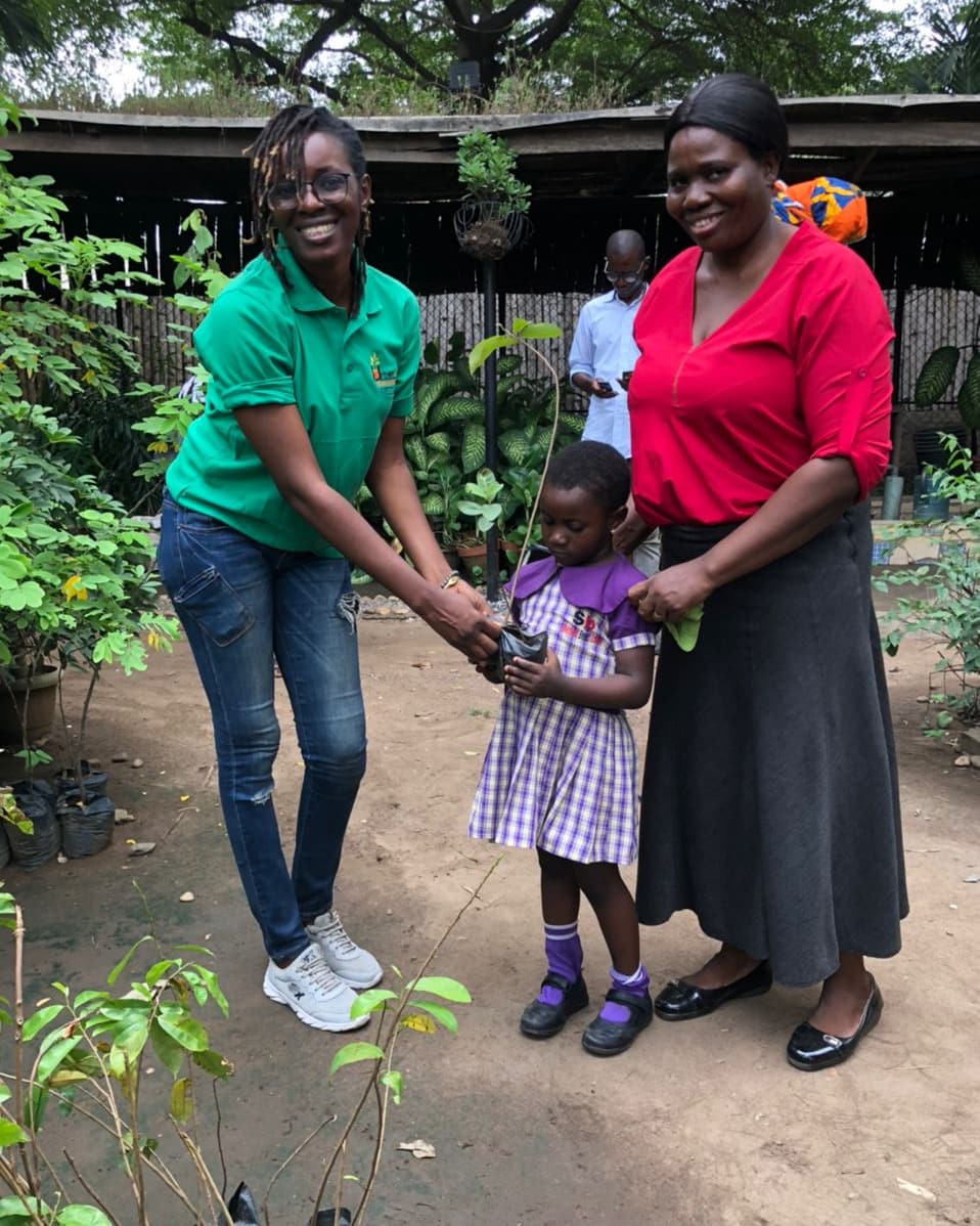 TreeRevivalTeam's tweet photo. Everyday can be #InternationalDayofForests for us @TreeRevivalTeam
Fruit trees distribution for schools still on going...๐ณ๐๐ณ
Contact us via our email address: urbantreerevival@gmail.com
#trees4schools #treerevival
#InternationalDayofForests2022
#climateactionnow https://t.co/wQXibgTiOt