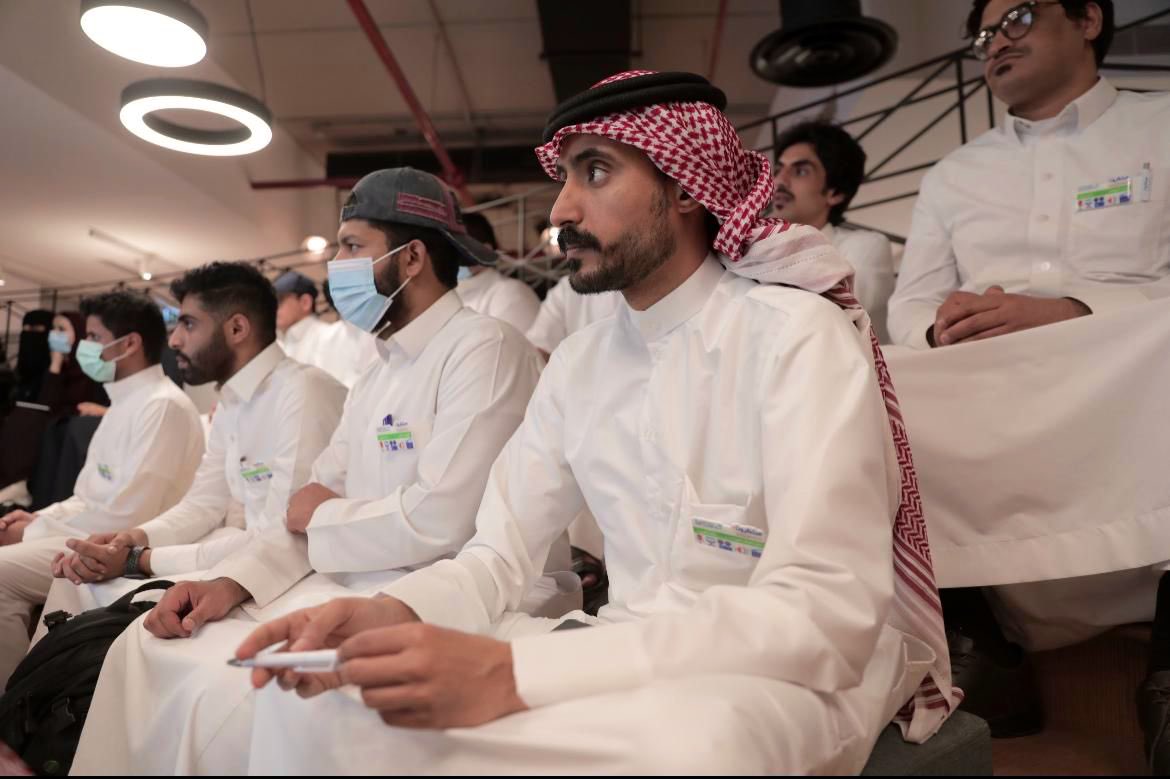 Top_Production1's tweet photo. في #مبتكرون دائماً مايكون السباق مع الوقت واثبات القوة الفعليه لكل شركة ودائماً مايكون التوجيه من القادة مهم للتحرك بشكل افضل واسرع واتقان 

@BankAlJazira | @Dr_Fahaad 
@TechShopKSA | @ALSALHAN https://t.co/rtqpUosoUZ