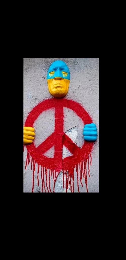 Paris based street artist #GregosArt created this haunting painting in support of the Ukrainian people. The Face is in Ukraine's national colors while the hands hold the symbol of Peace. 

#Paris 
#Montmartre
#StreetArt 
#Ukraine 
#Peace
@GregosArt on Instagram