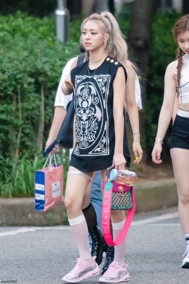 galactico131's tweet photo. 190816 있지 유나 퇴근

#유나 #YUNA #신유나 
#있지 #itzy https://t.co/ag1IabupRQ