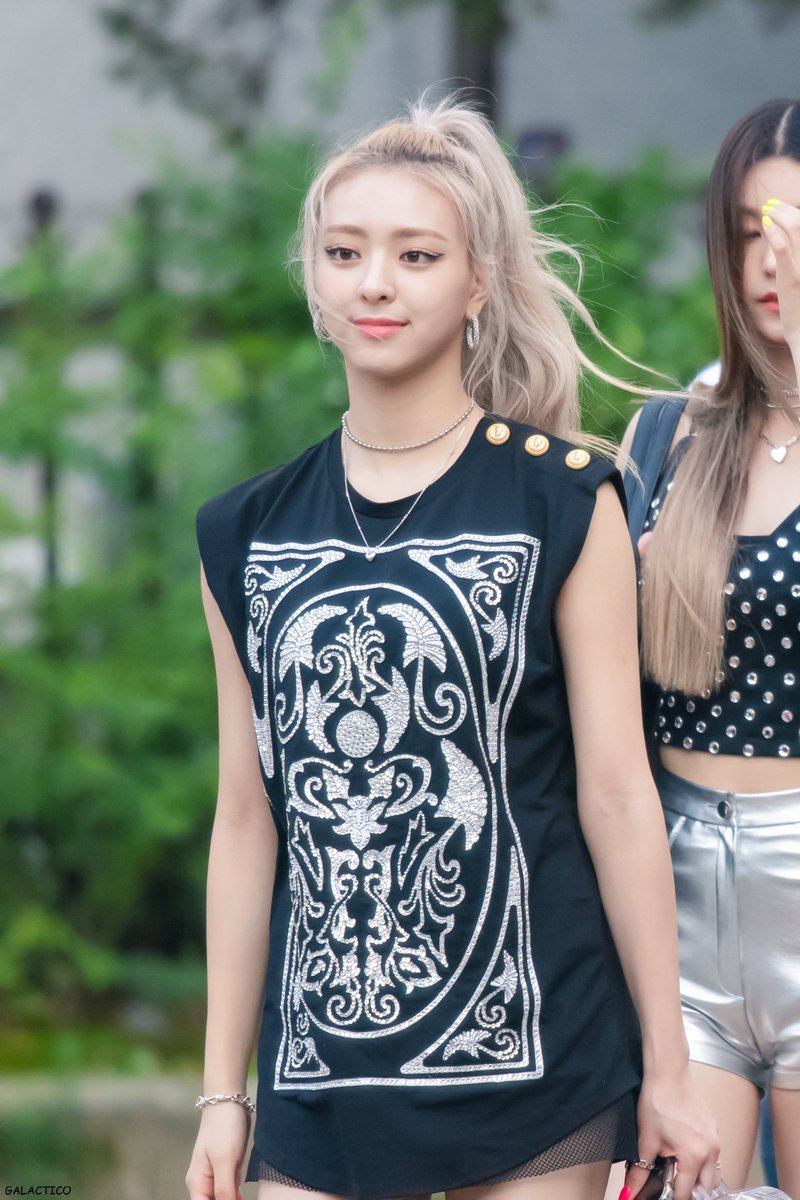 galactico131's tweet photo. 190816 있지 유나 퇴근

#유나 #YUNA #신유나 
#있지 #itzy https://t.co/ag1IabupRQ