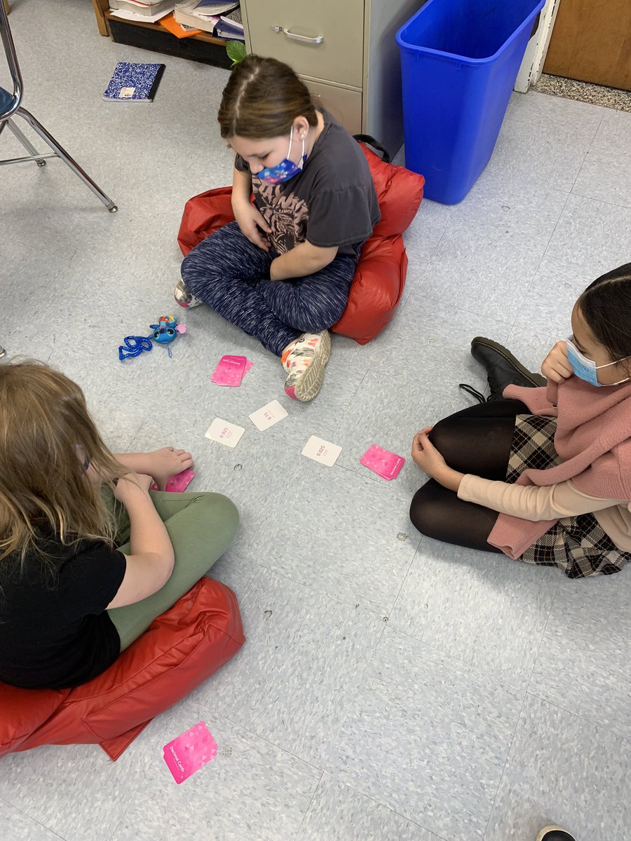 MsPagliaro's tweet photo. Fun Friday: In Math, we played “Decimal War” to practice comparing decimals! 🎊 https://t.co/HsgIwnAC9d