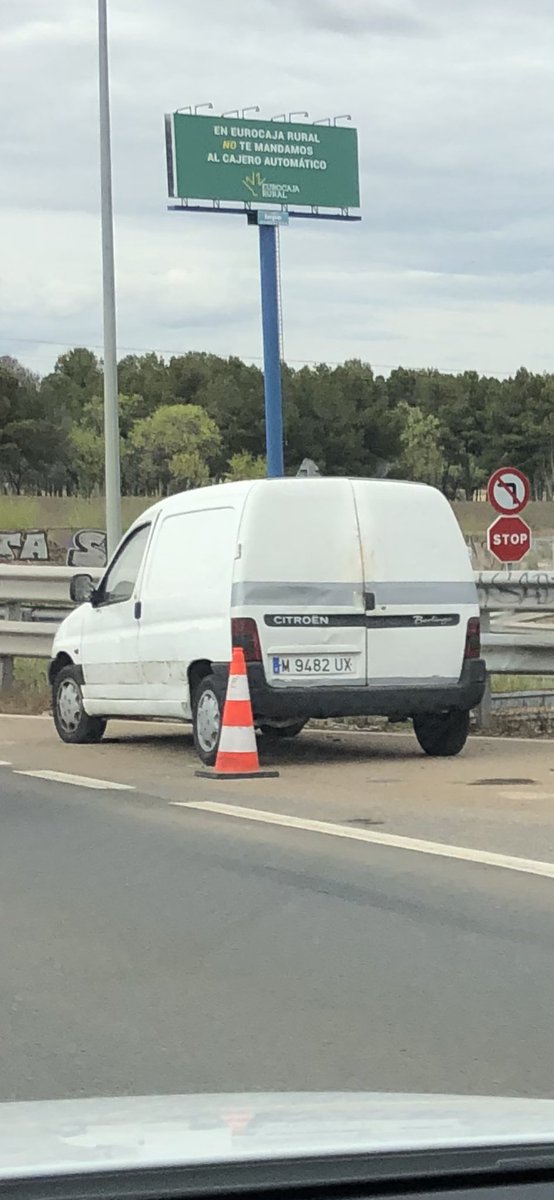 abosqued's tweet photo. Este vehículo lleva estacionado en el Km 8,5 de la A-42 sentido Madrid más de 1 mes. Porque no se retira?
@DGTes @guardiacivil @Ponle_Freno https://t.co/QRiyyra8jT