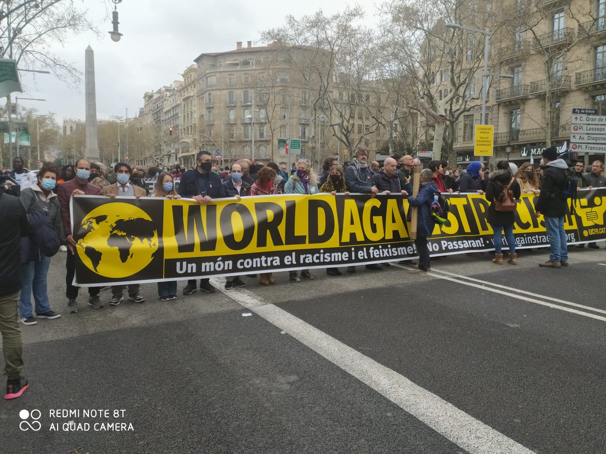 Arq mateix, a punt de començar la manifestació per s #ProuRacisme
Cap persona és il·legal!
#WorldAgainstRacism #19M2022 
#AllRefugeesWelcome #ilpregularizacion