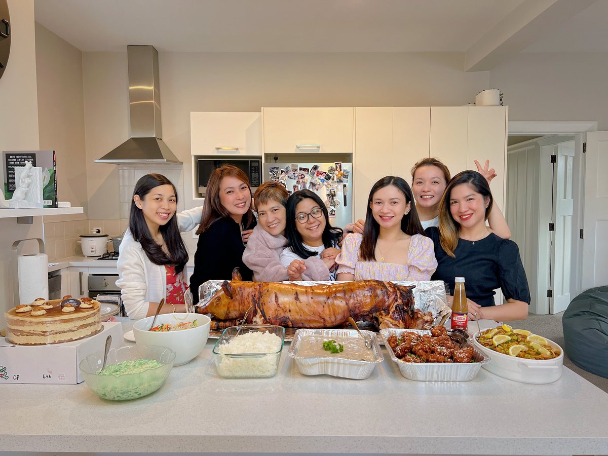 PascualWhit's tweet photo. Thanksgiving party with my fellow NZ Residents 🤎🙏🥰🎉 #Grateful @iwishiwasrish @lilgurldiane @alyssatorres https://t.co/3iCMKTzAiG