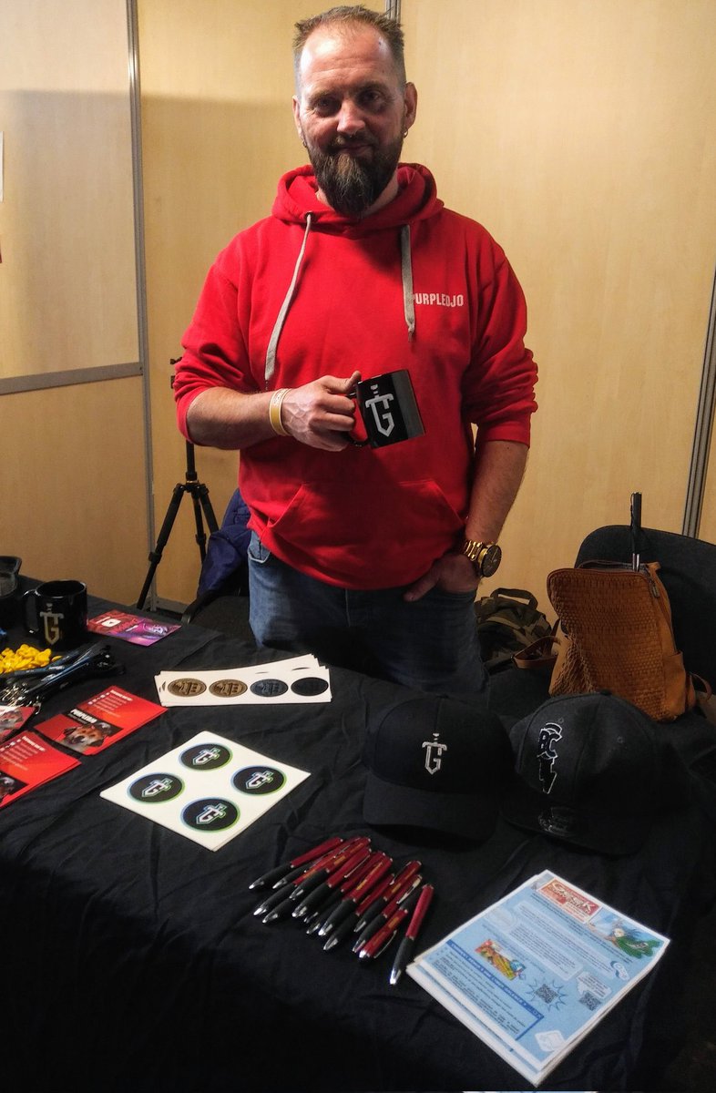 Glory4Builds's tweet photo. Notre créateur de contenu @purpledjotwitch est actuellement à la
convention @ClermontGeek 🎮

Si vous êtes dans les alentours de
Clermont-Ferrand, c'est le moment de
sortir faire un tour 💪

En plus, il y a des Goodies G4B exclusifs
sur son stand ! 🤯👀

#G4WIN 💙💚 https://t.co/ZBhASWcT8N