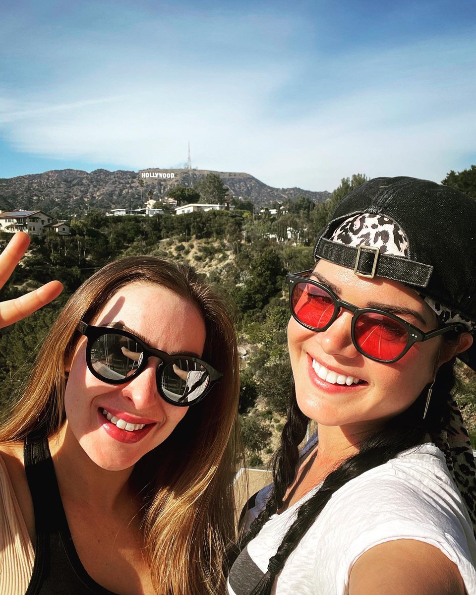 frMAvgeropoulos's tweet photo. Marie Avgeropoulos via Instagram 
• • • • • •
When 🇨🇦 gals soak up So-Cal 🌞 @.jessadrienne 
#soulsisters #🌞 #california #homesweethome https://t.co/jX5RgcgCQ5