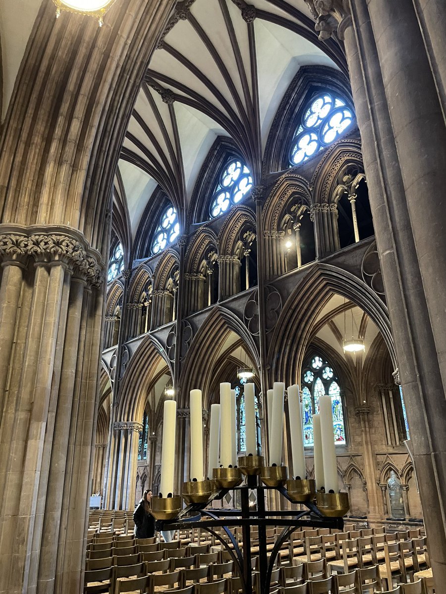 Grizzlegutweed1's tweet photo. The nave of Lichfield cathedral/ the small triangular windows are found nowhere else in English gothic but are copied from windows in the lower chapel of the saint chapelle @Architectolder @zarahandley https://t.co/r6aViU0XTX
