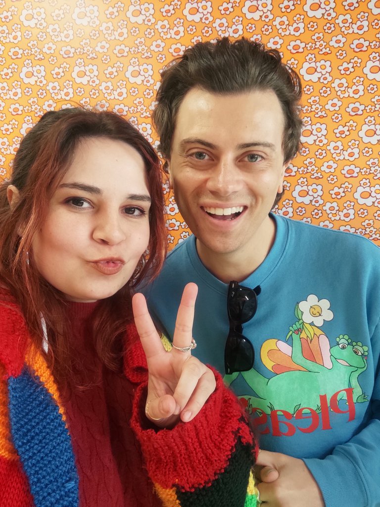bitetomlinson's tweet photo. E A PLEASING QUE TA COM UM SรSIA DO HARRY DENTRO KKKKKKK o encontro finalmente veio #pleasinglondon https://t.co/sO5lRH0Afw