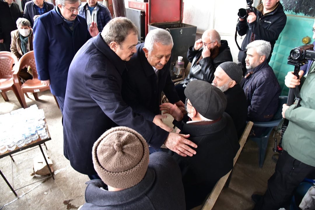 Danıştay 10. Daire Başkanı Yılmaz Akçil ve Afyonkarahisar İl Milli Eğitim Müdür Yardımcısı Fatih Akçil’in kıymetli anneleri Hacer Akçil’in cenaze namazını öğle namazına müteakip Sandıklı'ya bağlı Yavaşlar Köy meydanında eda ettik.