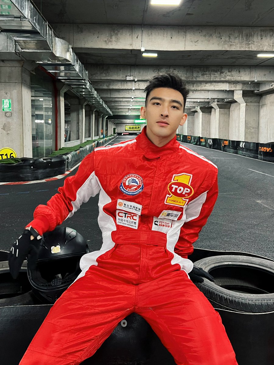 MNICK520's tweet photo. Happy weekend🏎️ https://t.co/2mvCDVEv8n