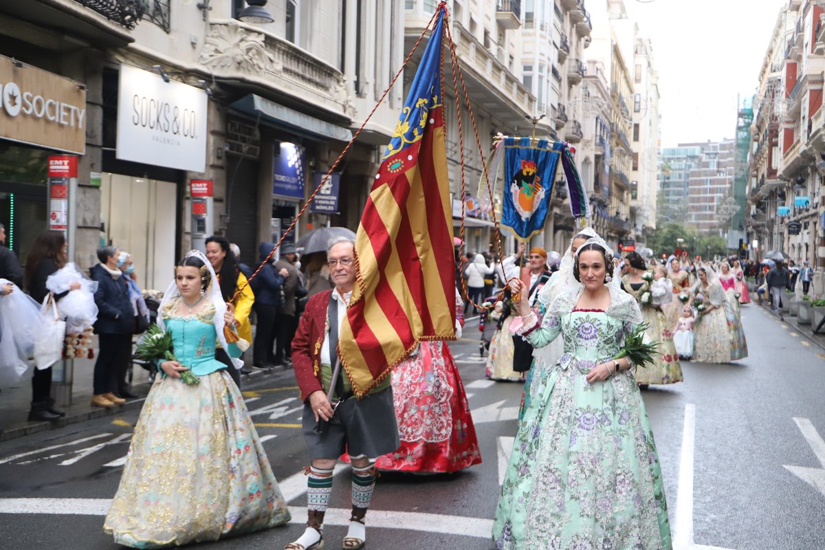 RotativoUCHCEU's tweet photo. Las #Fallas22 encaran la recta final con su día grande de San José a pesar del mal tiempo... Buen momento para recordar las dos jornadas de #Ofrenda22 celebrada en nuestra ciudad @JCF_Valencia
📝 @delpuente_jordi
➡️ https://t.co/MG8ZBkGV9E
#⃣ #SomosCEU https://t.co/5K9OUJ76wH