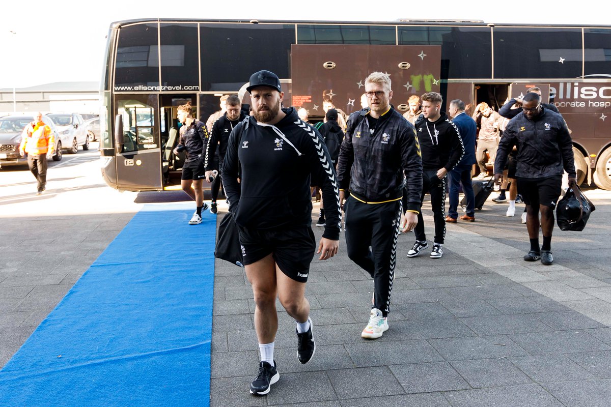 WaspsRugby's tweet photo. 🔵 They've rolled out the blue carpet for us in Manchester... https://t.co/EEbW3CIY0g