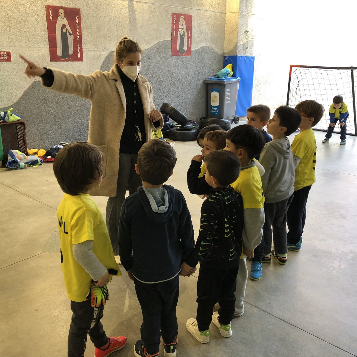 AfaMdc's tweet photo. Us presentem a l’equip mes jove del MDC, els petits de P4 i P5! 

🥅 El futur promet nois i noies!! ⚽️ 

@escolamdcprat @GegantsMDC https://t.co/T68RS9dVPr