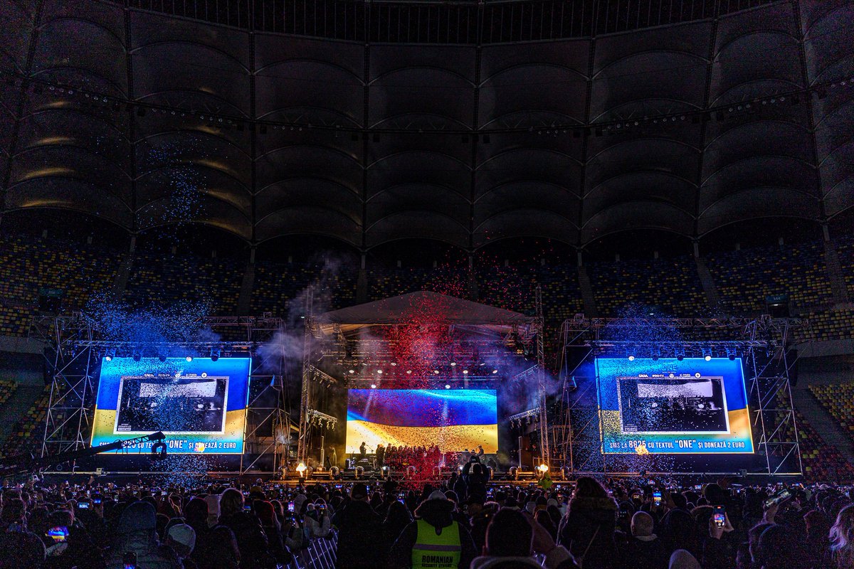 Zebralosophy's tweet photo. @IAPonomarenko #StopRussianAggression #StandWithUkraine #RussiaInvadedUkraine #UkraineUnderAttack #stoprussia the #WeAreOne Saga Festival in Bucharest, fundraiser for Ukrainian victims of war. March 12 2022. full post: https://t.co/wQSAsB5d6K https://t.co/0uY7FW2wLy
