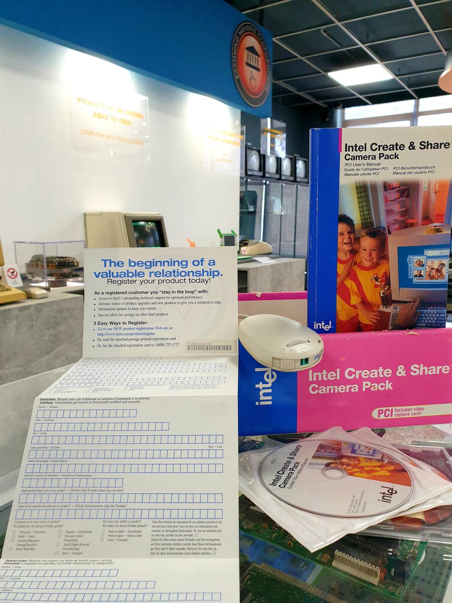mouseio's tweet photo. Πίσω στο 1997 με μια από τις πρώτες web cam της Intel! Παρότι ήμασταν στην εποχή του www, το register του προϊόντος το έκανες ταχυδρομώντας τη φόρμα που βλέπετε αριστερά! 

#recallmemory #hellenicitmuseum #intel #intelproduct #webcam #internet https://t.co/5MFuoI2W02