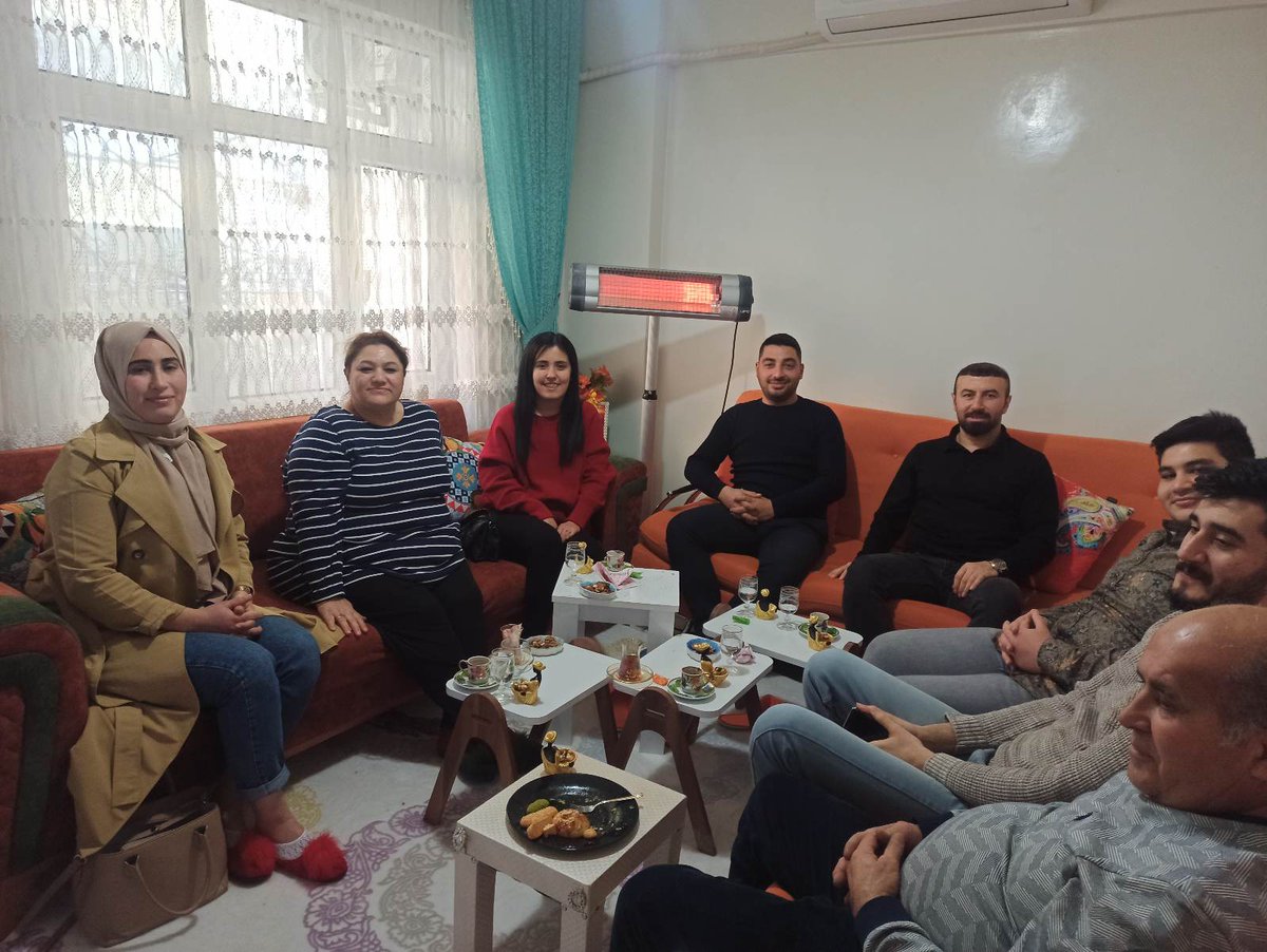 MtalHoroz's tweet photo. Milli Eğitim Bakanlığımızın Meslek Liseleri Ailelerle Buluşuyor Projesi kapsamında Ulaştırma Hizmetleri Alanı Öğretmenlerimiz velilerimizi ziyaret ederek telefon dolandırıcılığı ve güvenirli E-Ticaret hakkında bilgilendirmede bulunmuştur.

#MesleğimHayatım
#HorozMtal https://t.co/igIAhIktho