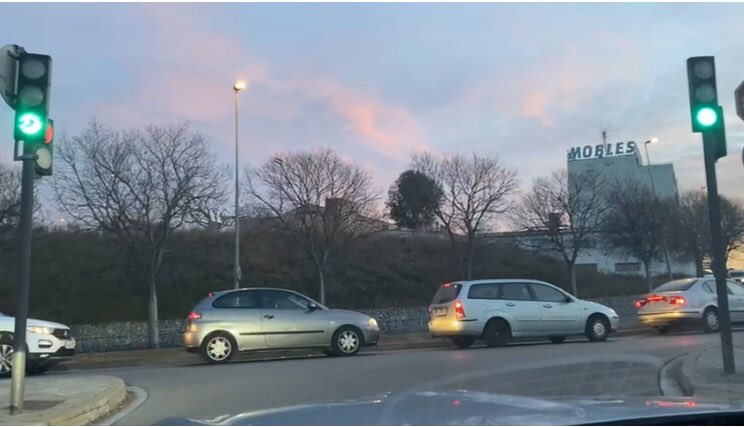 Des de l'AVV ens hem posat en contacte amb <a href="/Cerdanyola/">Cerdanyola</a> amb la voluntat de les dues parts d'avaluar la situació i buscar les millors propostes d'actuació. La setmana que ve buscarem dia i hora per reunir-nos i parlar-nos